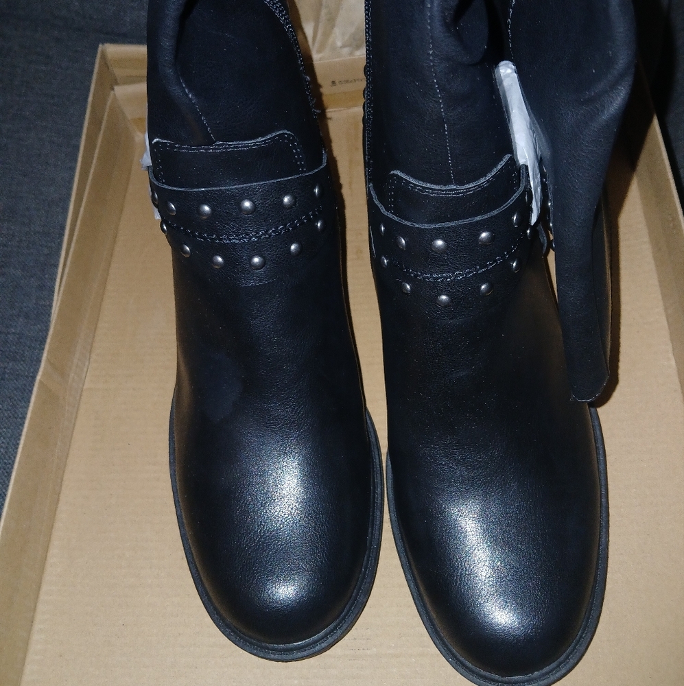 FRYE Adriene 10W NWT Blk Studded Women's Boots